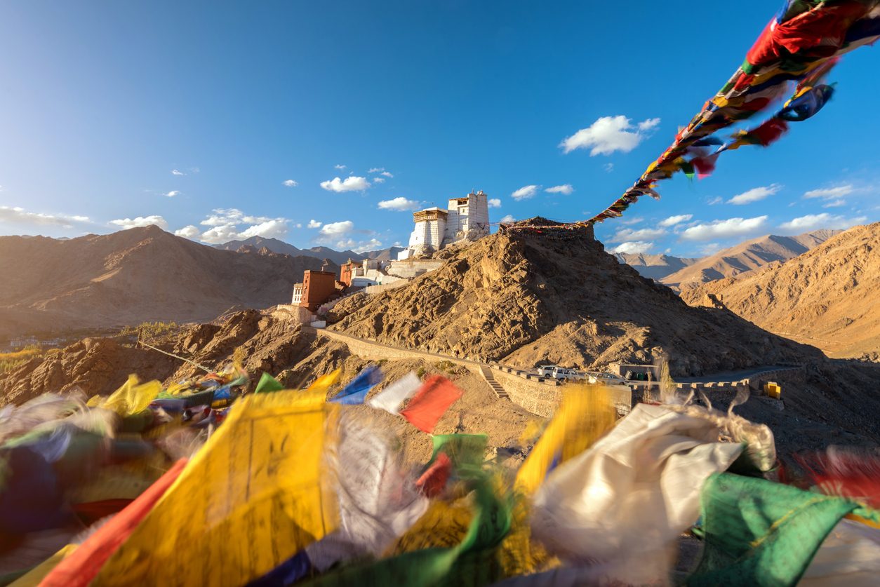 Ladakh Honeymoon: Lakeside Cottage & Desert Camp